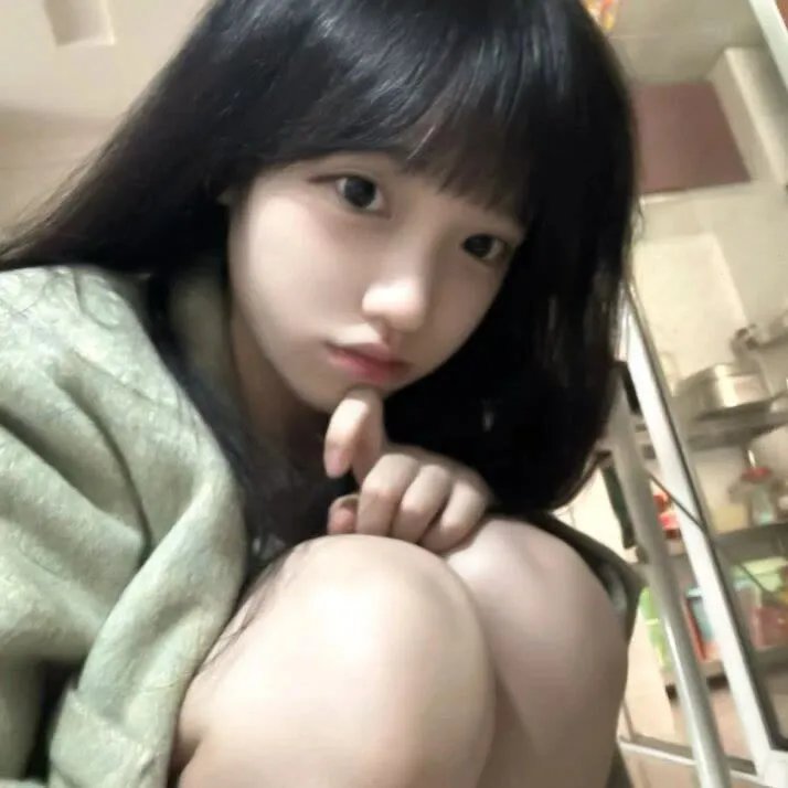 没有耳朵的兔子和两只耳朵的小鸡